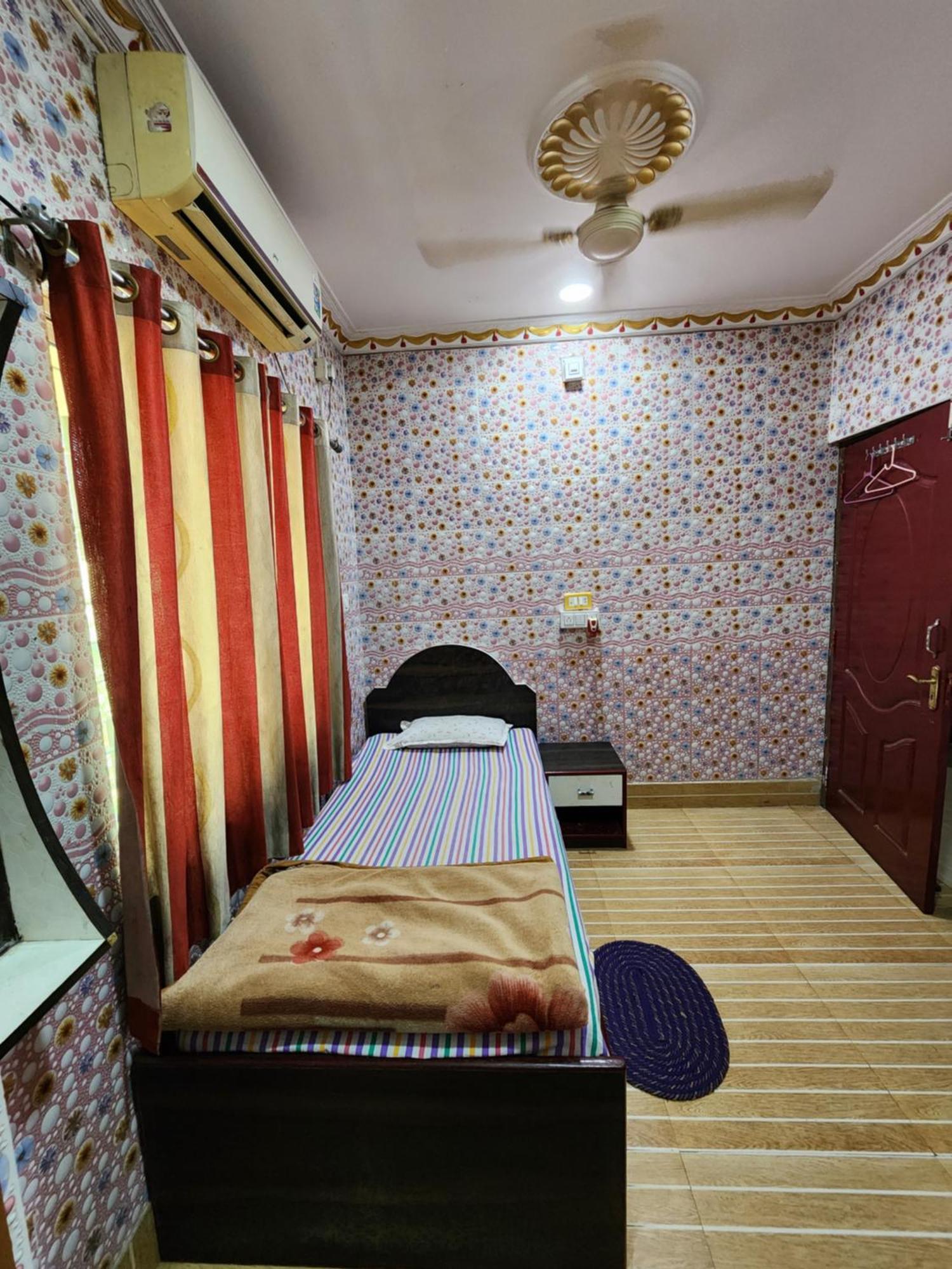 Hotel Shri Durga Baripada Bagian luar foto